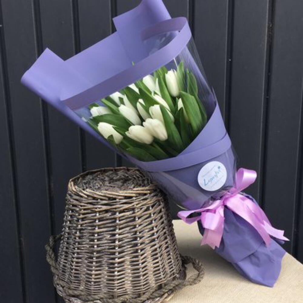 Букет из 19 белых Тюльпанов